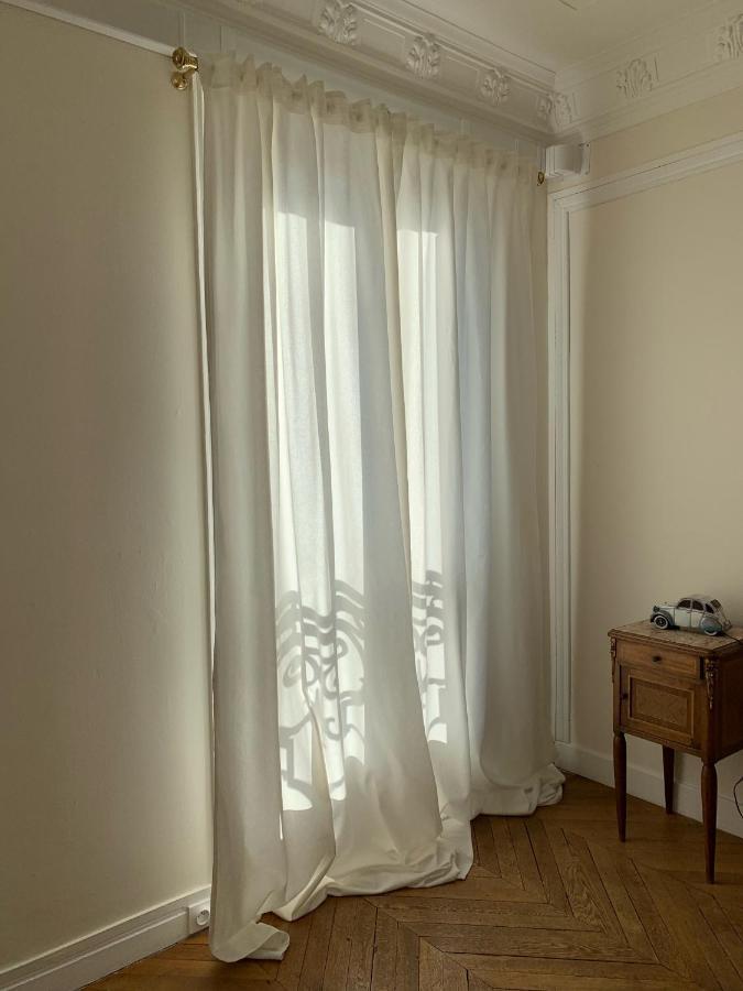 Couette-café Eiffel Tower View Paris